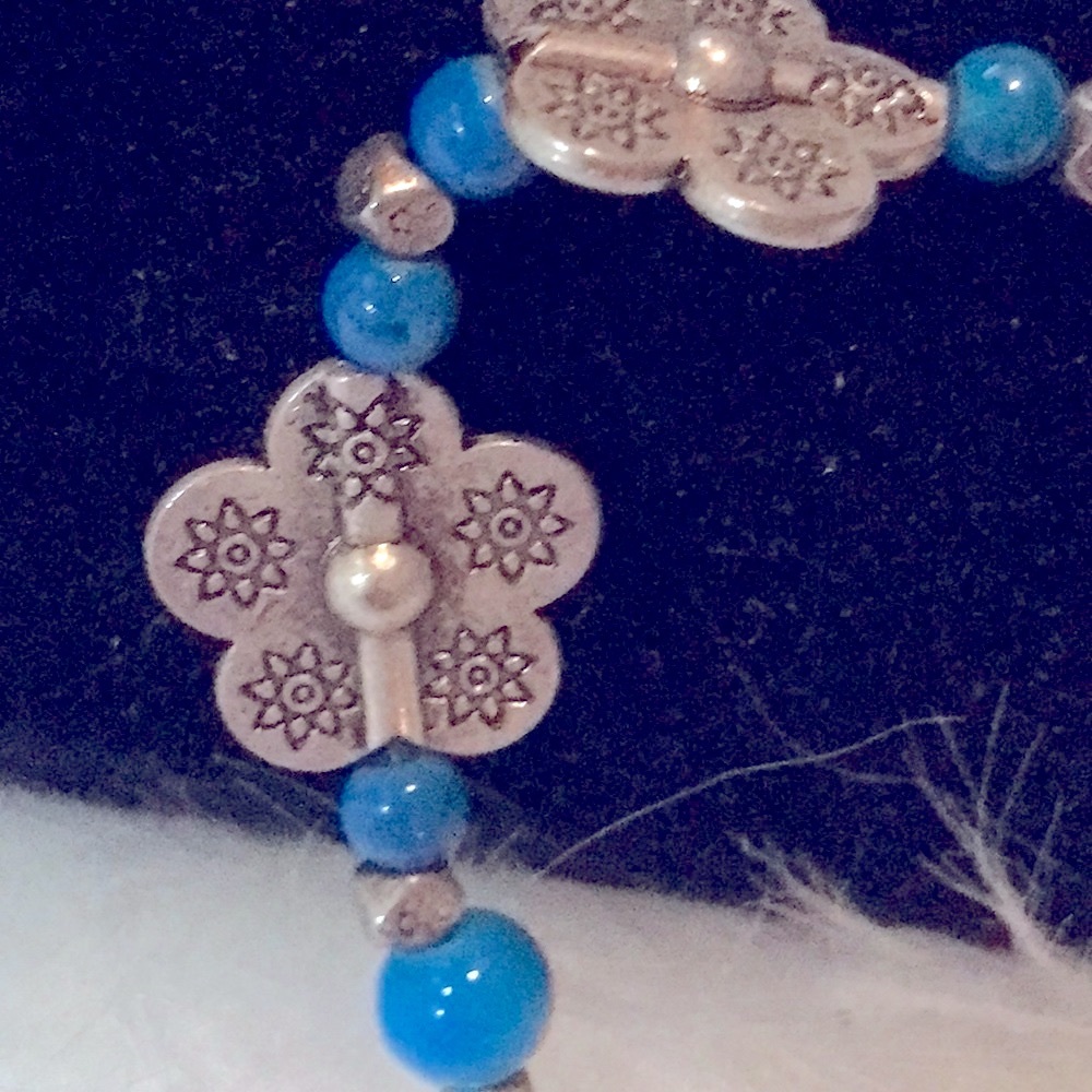 New- bohemian flower bracelet with blue beads adjustable